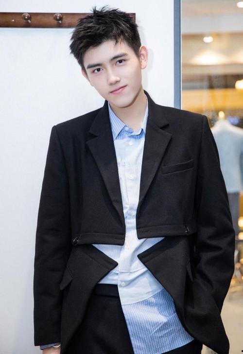 娱乐吃瓜博主陈飞宇微博,揭秘娱乐圈幕后故事 第3张 娱乐吃瓜博主陈飞宇微博,揭秘娱乐圈幕后故事 第3张